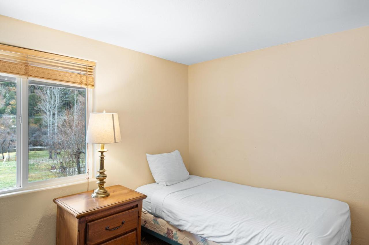 Indian Creek Lodge Douglas City Eksteriør billede